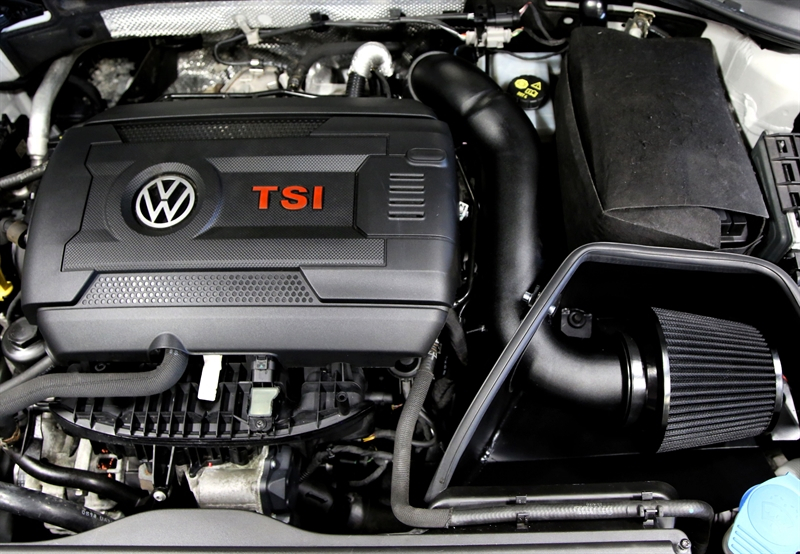 TA Technix Ansaugrohr Kit schwarz / air intake kit / passend für Audi A3 (8V)/ Seat Leon (5F)/ Skoda Octavia (5E)/ VW Golf VII (AU) mit 1.8l TFSI / 2.0l TSI / TFSI Motoren / Modelle ab 2014